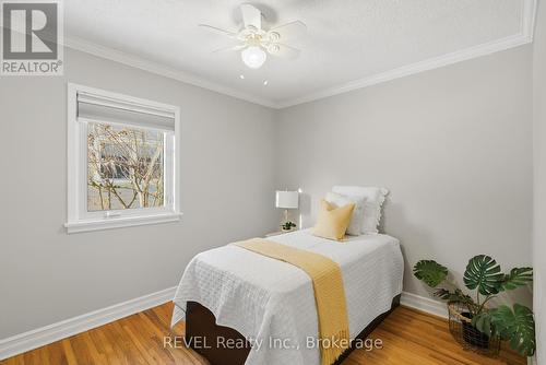 6 Rosslyn Avenue, Grimsby (Grimsby East), ON - Indoor Photo Showing Bedroom