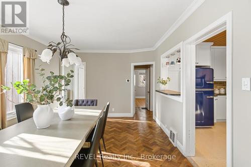 6 Rosslyn Avenue, Grimsby (Grimsby East), ON - Indoor Photo Showing Dining Room