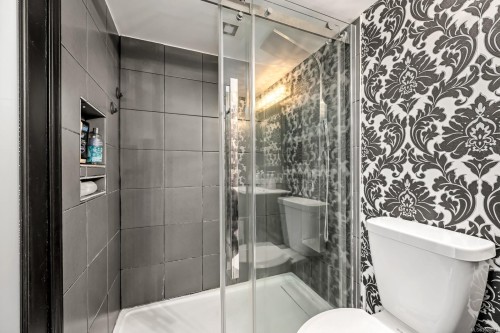 301-1050 Braidwood Rd, Courtenay, BC - Indoor Photo Showing Bathroom