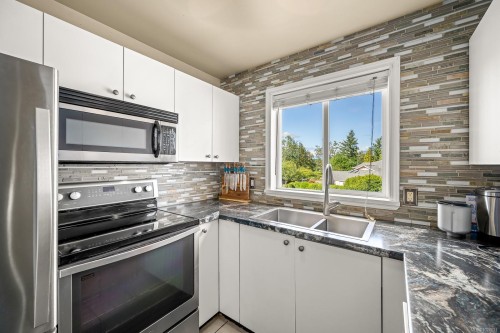 301-1050 Braidwood Rd, Courtenay, BC - Indoor Photo Showing Kitchen With Stainless Steel Kitchen With Double Sink