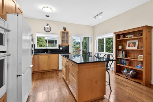 5-2235 Harbour Rd, Sidney, BC 