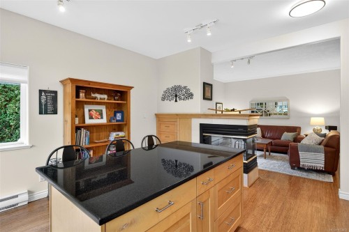 5-2235 Harbour Rd, Sidney, BC 