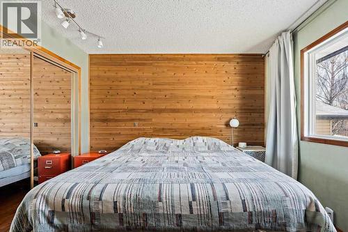 108 Lynnbrook Bay Se, Calgary, AB - Indoor Photo Showing Bedroom
