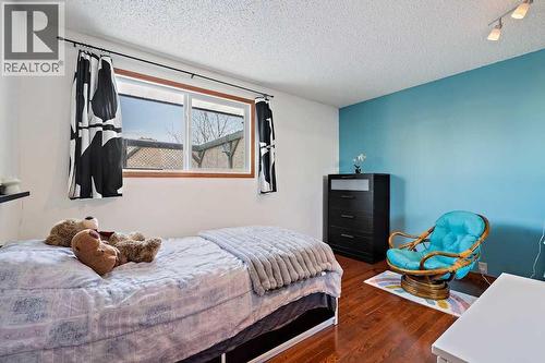 108 Lynnbrook Bay Se, Calgary, AB - Indoor Photo Showing Bedroom