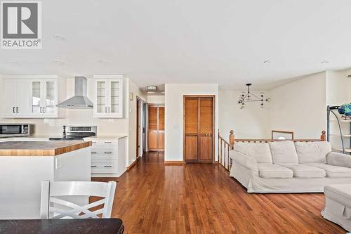 108 Lynnbrook Bay Se, Calgary, AB - Indoor