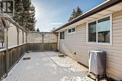 108 Lynnbrook Bay Se, Calgary, AB - Outdoor With Exterior