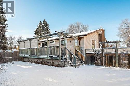 108 Lynnbrook Bay Se, Calgary, AB - Outdoor