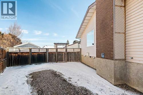 108 Lynnbrook Bay Se, Calgary, AB - Outdoor With Exterior