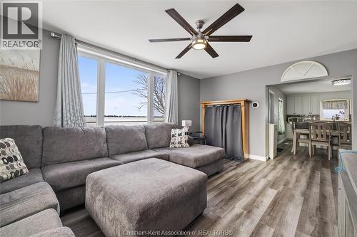 20385 Port Road, Merlin, ON - Indoor Photo Showing Living Room