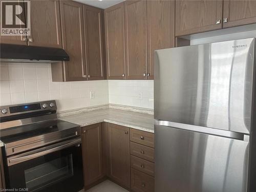 106 Selection Heights, Thorold, ON - Indoor Photo Showing Kitchen With Stainless Steel Kitchen