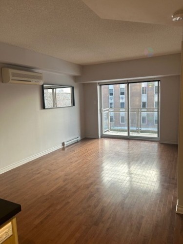 Interior - 303-2250 Rue Ward, Montréal (Saint-Laurent), QC - Indoor Photo Showing Other Room