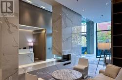 202 - 370 MARTHA STREET E  Burlington, ON L7R 2P7