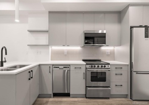 408-610 Lampson St  Esquimalt, BC V9A 0L4