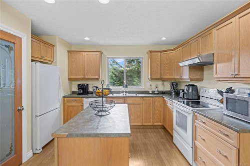 1738 Martini Way, Qualicum Beach, BC 