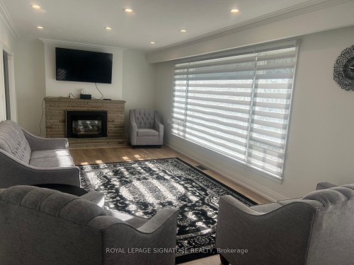 1410 Larchview Trail, Mississauga, ON - Indoor Photo Showing Living Room With Fireplace