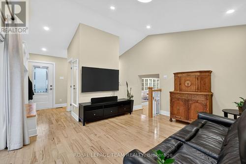 309 Elmgrove Avenue, Ottawa, ON - Indoor Photo Showing Other Room