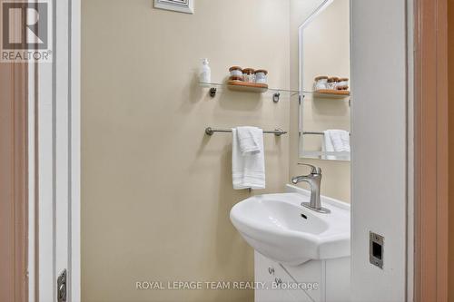 309 Elmgrove Avenue, Ottawa, ON - Indoor Photo Showing Bathroom