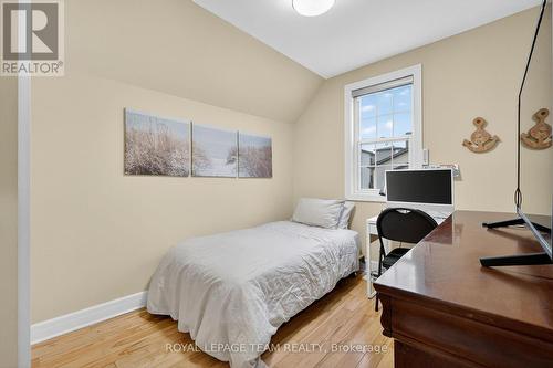 309 Elmgrove Avenue, Ottawa, ON - Indoor Photo Showing Bedroom