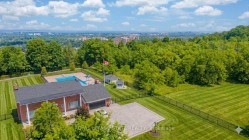 10 Azalea Court  Hamilton, ON L8J 1K4