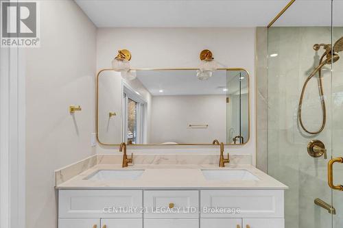 2nd level full washroom - 2027 Churchill Avenue, Burlington, ON - Indoor Photo Showing Bathroom