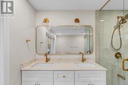 2nd level full washroom - 