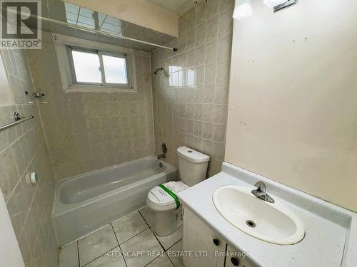 Ground Floor 4pc Bathroom - 3651 Brandon Gate Drive, Mississauga, ON - Indoor Photo Showing Bathroom