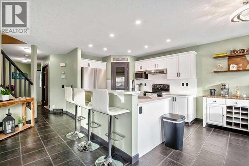 6 Westmount Circle, Okotoks, AB - Indoor Photo Showing Kitchen