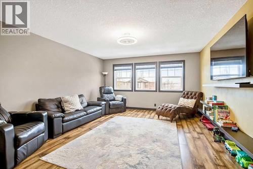 6 Westmount Circle, Okotoks, AB - Indoor Photo Showing Living Room