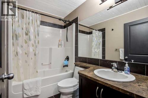 6 Westmount Circle, Okotoks, AB - Indoor Photo Showing Bathroom