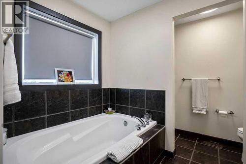 6 Westmount Circle, Okotoks, AB - Indoor Photo Showing Bathroom
