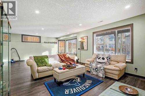 6 Westmount Circle, Okotoks, AB - Indoor Photo Showing Living Room