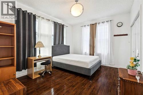 929 38 Street Se, Calgary, AB - Indoor Photo Showing Bedroom