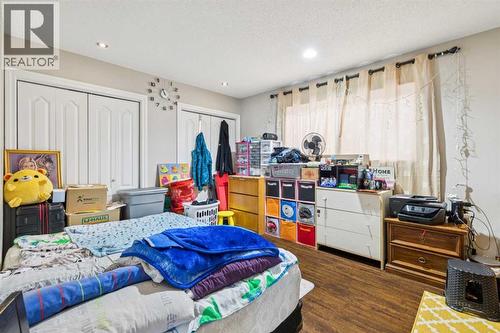 929 38 Street Se, Calgary, AB - Indoor Photo Showing Bedroom