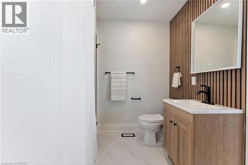 50 Fife Street W, Caledonia, ON - Indoor Photo Showing Bathroom