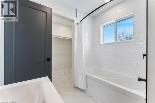 50 Fife Street W, Caledonia, ON - Indoor Photo Showing Bathroom