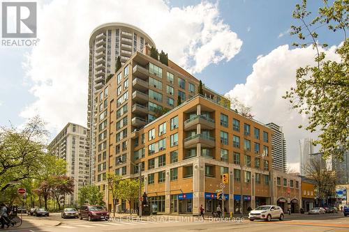 213 - 70 ALEXANDER STREET  Toronto, ON M4Y 3B6