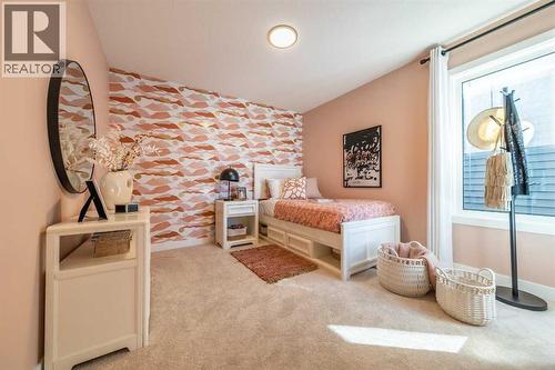 43 Verdure Gate Sw, Calgary, AB - Indoor Photo Showing Bedroom
