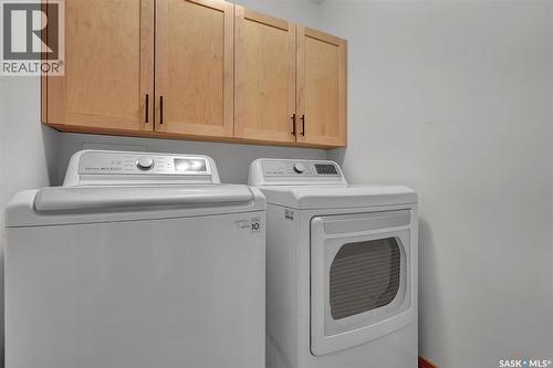 8014 Links Way, Regina, SK - Indoor Photo Showing Laundry Room