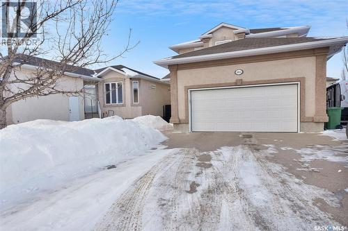 8014 Links Way, Regina, SK - Outdoor With Facade