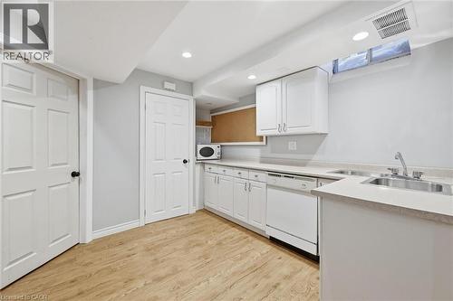 5030 Bunton Crescent, Burlington, ON - Indoor Photo Showing Kitchen