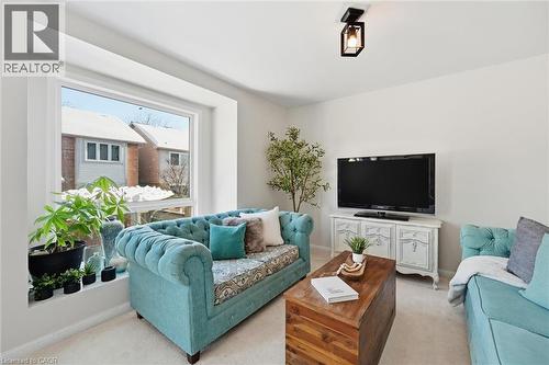 5030 Bunton Crescent, Burlington, ON - Indoor Photo Showing Living Room