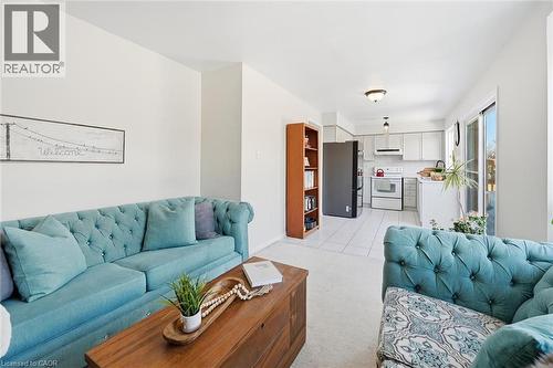 5030 Bunton Crescent, Burlington, ON - Indoor Photo Showing Living Room