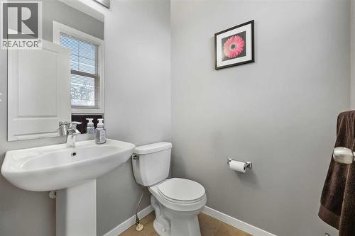 68 New Brighton Point Se, Calgary, AB - Indoor Photo Showing Bathroom