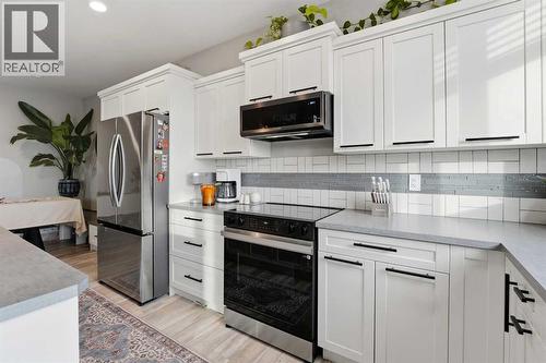 135 Hampton Crescent, Sylvan Lake, AB - Indoor Photo Showing Kitchen