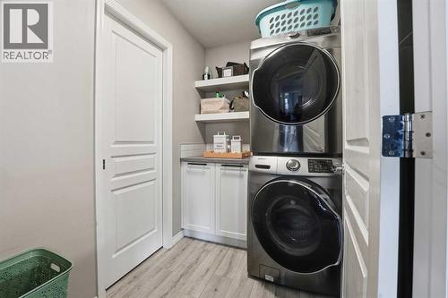 135 Hampton Crescent, Sylvan Lake, AB - Indoor Photo Showing Laundry Room