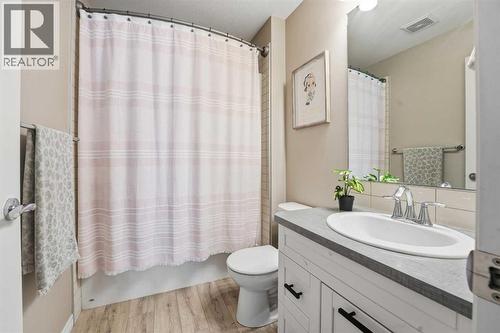 135 Hampton Crescent, Sylvan Lake, AB - Indoor Photo Showing Bathroom