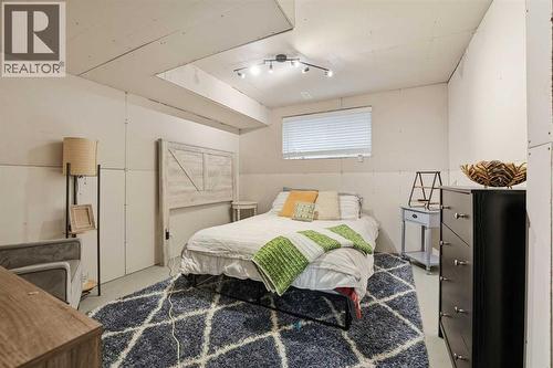 135 Hampton Crescent, Sylvan Lake, AB - Indoor Photo Showing Bedroom