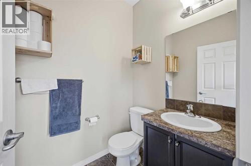 2 piece bath main level - 408, 150 Vanier Drive, Red Deer, AB - Indoor Photo Showing Bathroom