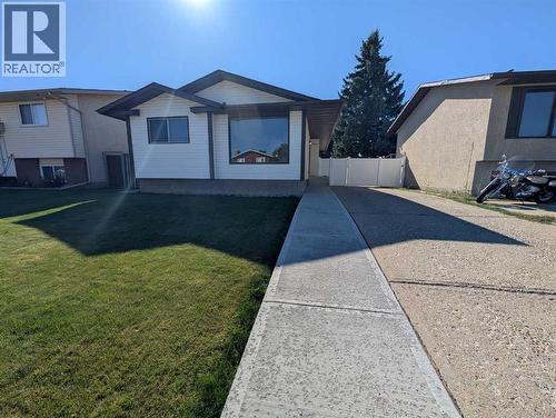 19 Rae Crescent SE  Medicine Hat, AB T1B 3A2