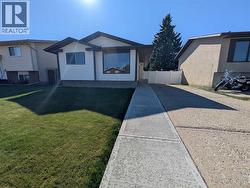 19 Rae Crescent SE  Medicine Hat, AB T1B 3A2